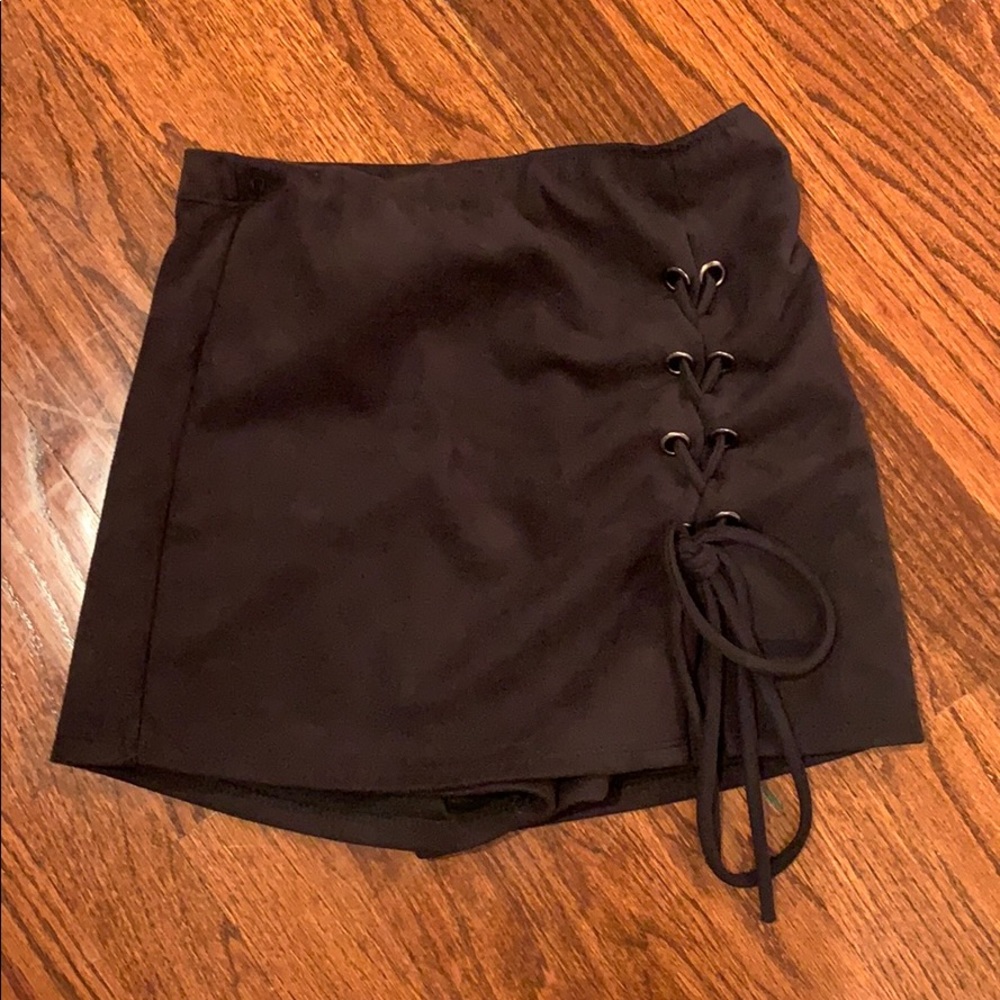 Black skort